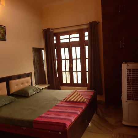 Paarijaat Homestay & Guesthouse Ayodhya Bagian luar foto