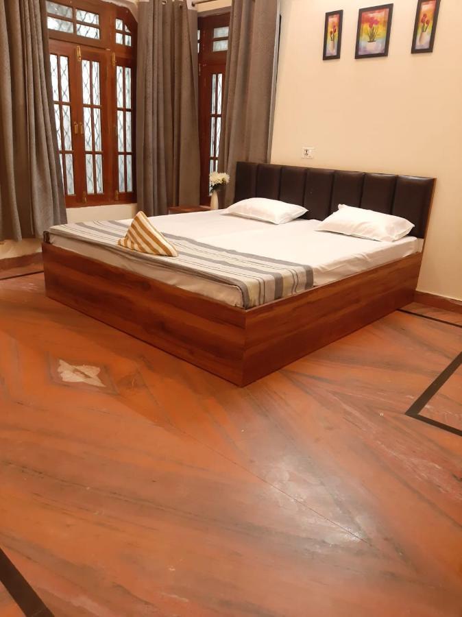Paarijaat Homestay & Guesthouse Ayodhya Bagian luar foto