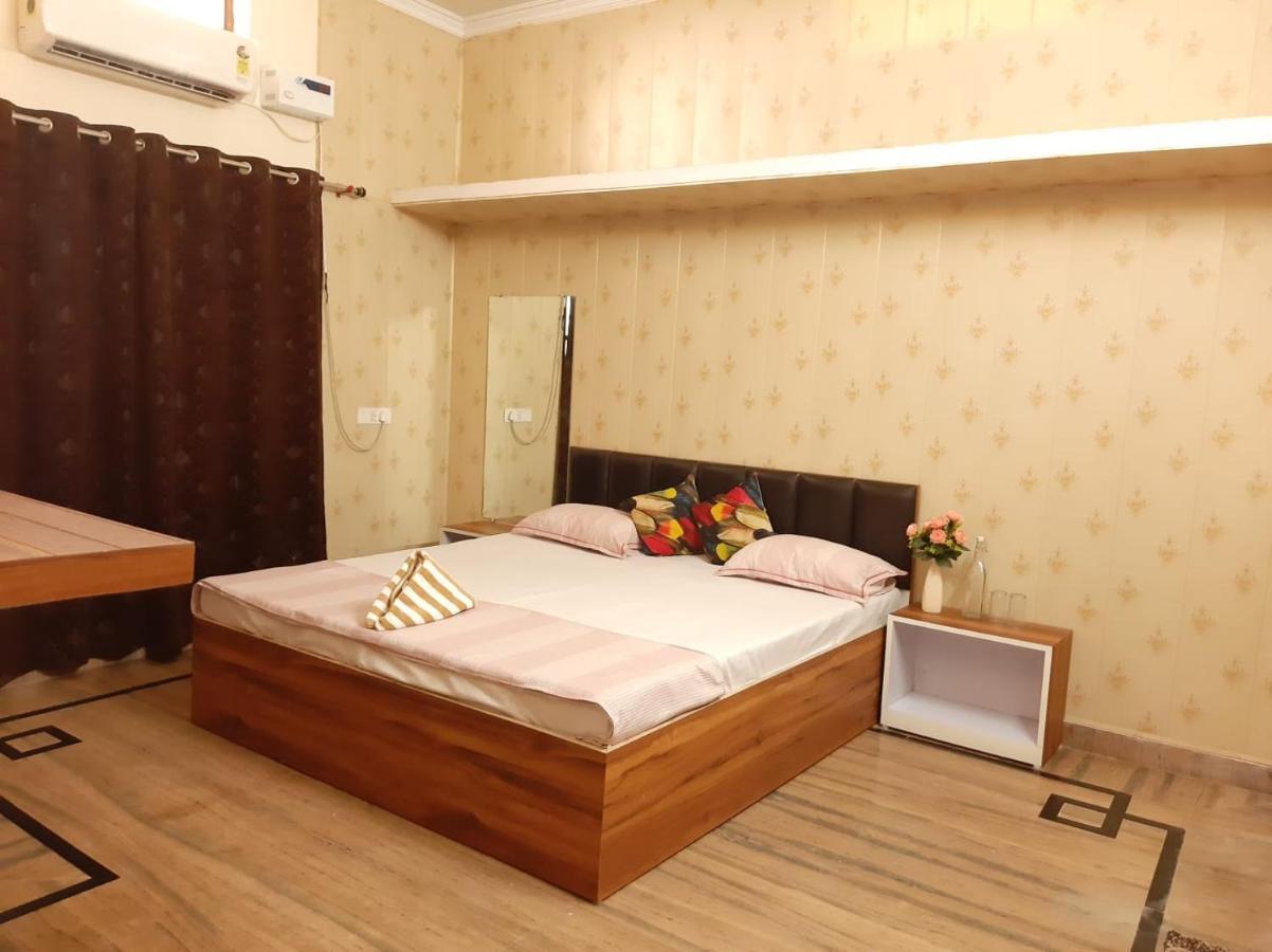 Paarijaat Homestay & Guesthouse Ayodhya Bagian luar foto
