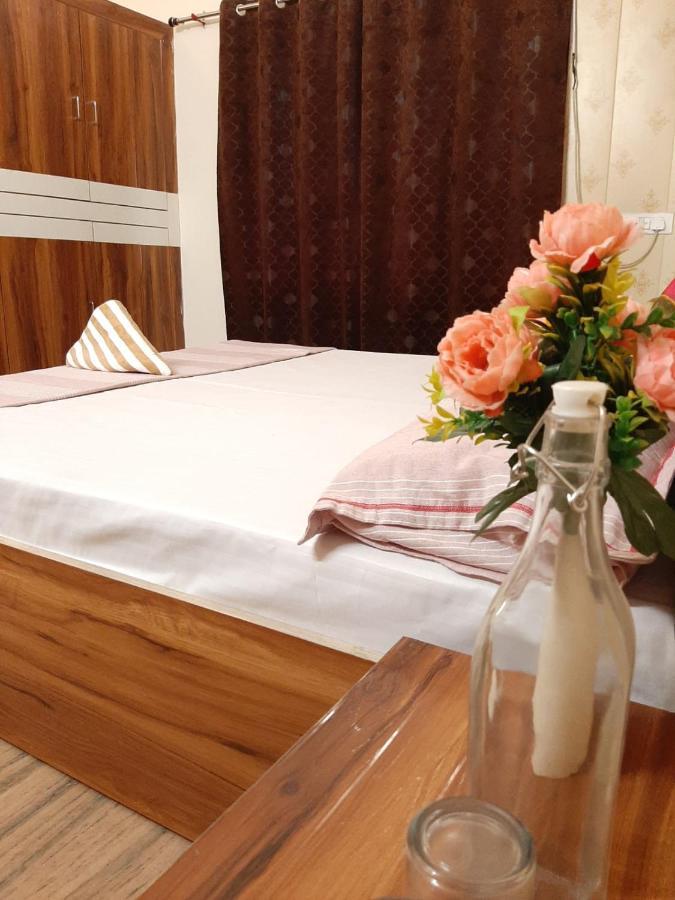 Paarijaat Homestay & Guesthouse Ayodhya Bagian luar foto