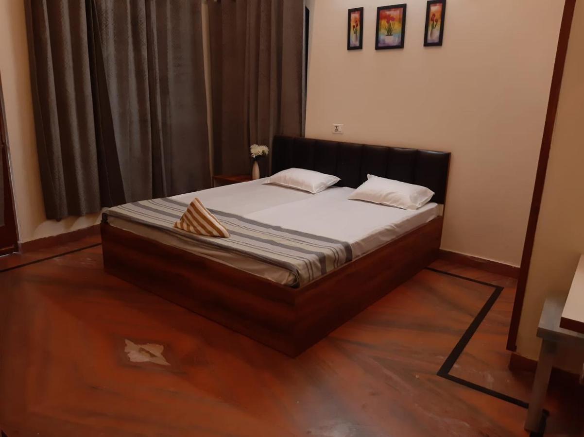 Paarijaat Homestay & Guesthouse Ayodhya Bagian luar foto