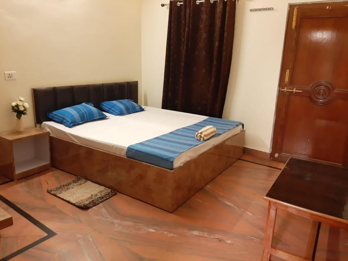 Paarijaat Homestay & Guesthouse Ayodhya Bagian luar foto
