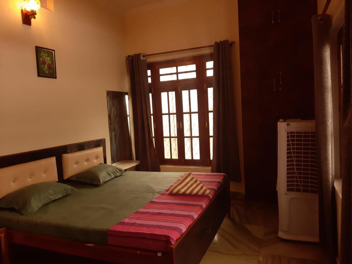 Paarijaat Homestay & Guesthouse Ayodhya Bagian luar foto