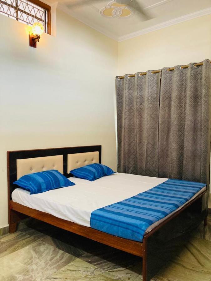 Paarijaat Homestay & Guesthouse Ayodhya Bagian luar foto